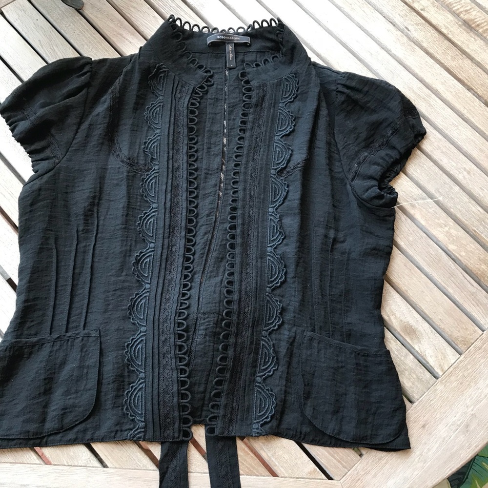 Super cute top no buttons on the front